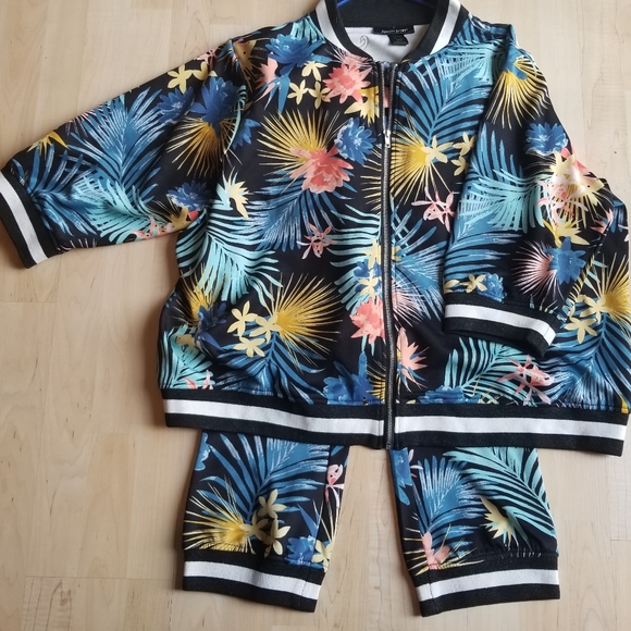 Size 18/24 2piece Crop Embroidered Activewear by Ashley Stewart - Picture 1 of 9